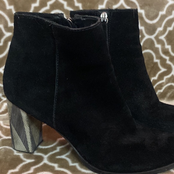Women’s Matisse Black suede booties size 9 - Picture 2 of 2
